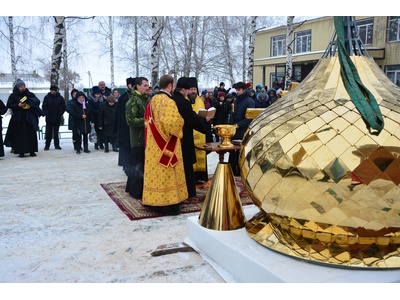 В селе Беленихино освятили купол будущего храма